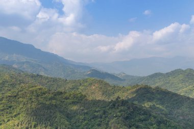 Manzara manzaralı dağlar Tayland 'ın Phetchabun eyaletindeki Khao Kho ulusal parkında sıralanır. 