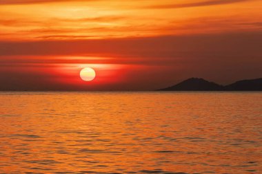 Atmosfer günbatımı manzarası..