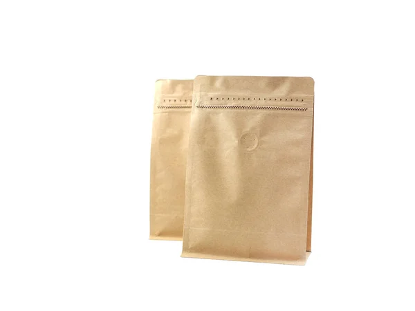 봉투에 밀봉되어 있으며 배경에 포장용 지퍼이다 커피나 건포도 제품을 — 스톡 사진