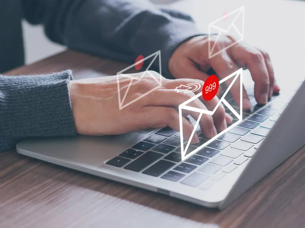Sms Mail Marketing Concept Zakenman Handen Met Behulp Van Laptop — Stockfoto