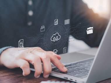 İş adamları çevrimiçi dosya transferi için dizüstü bilgisayar, dosya veritabanlarının korunması, internet teknolojisi kullanılarak hızlı bir şekilde büyük miktarlarda dizin transferi kullanıyorlar. Belge Yönetim Sistemi (DMS) kavramı