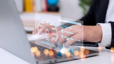 Metaverse teknolojisi konsepti ile hızlı internet bağlantısı, akıllı telefon ve internet hız ölçümünün sanal ekranı, internet ve teknoloji konsepti, 5G Hızlı İnternet konsepti