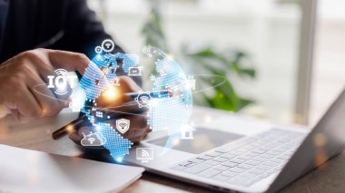 IOT sanal ekran arayüzü. Nesnelerin İnterneti ya da IOT teknoloji konsepti, tipik IOT simgeleriyle. Akıllı ev, araba, bulut bilgisayarı, ağ sistemi, alışveriş.