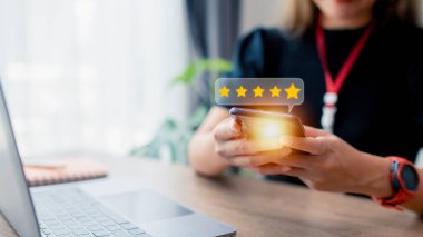 Kullanıcı çevrimiçi başvuruda hizmet deneyimine derecelendirme verir, Müşteri memnuniyet değerlendirmesi anket konsepti, Müşteri iş sıralamasında itibar sağlayacak hizmet kalitesini değerlendirebilir.