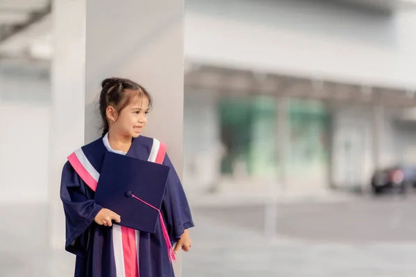 Happy Asian Girls Graduation Gowns Graduation Day School Graduation Concept — Stock Fotó