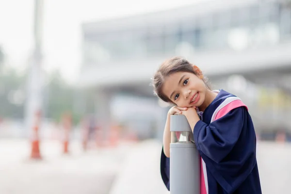 Happy Asian Girls Graduation Gowns Graduation Day School Graduation Concept — Fotografia de Stock