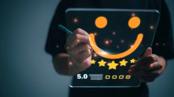 Zákazník Vytvoří Šťastný Obličej Usměvavý Symbol Pomocí Digitálního Pera Futuristické — Stock fotografie