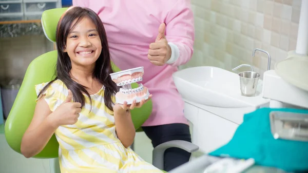 Bambine Asiatiche Denti Sono Sani Nello Studio Dentistico Cure Dentistiche — Foto Stock