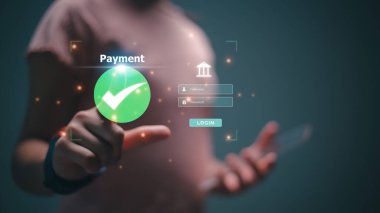 Kadınlar cep telefonu, online ödeme, bankacılık ve online alışveriş kullanıyor. Teknoloji çevrimiçi bankacılık uygulamaları internet ağı üzerinden. Finansal işlem. Dijital çevrimiçi ödeme kavramı. 
