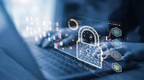 İnternet teknolojisi ağlarında dijital asma kilitli dizüstü bilgisayar kullanan kadınlar bulut hesaplama ve veri yönetimi, siber güvenlik. Siber güvenlik ağı. Veri koruma kavramı. 