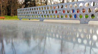 Şehir parkında Metal Ağlı Beton Masa Tenisi Masası