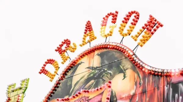 Resimli Ejderha Başlı Parlak Fuar Alanı Cazibe Tasarımı ile DRAGON Sürüş İşareti