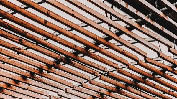 Kırsal Arazi Pavyonu Tasarımında Çapraz Tahta Tavan Döşemeleri