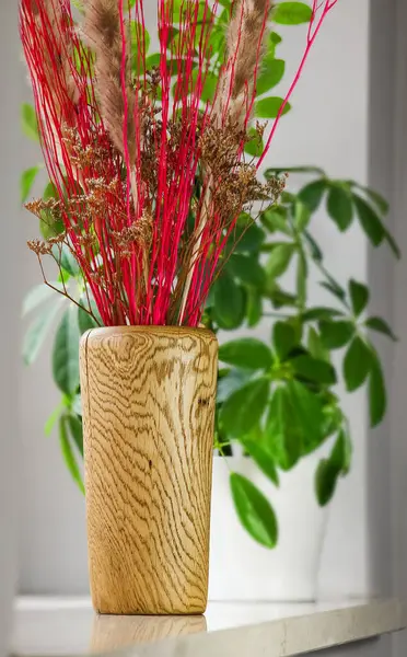 Doğal İçişleri veya Modern Dekor Biçimli Kurumuş Çiçekli Uzun Ahşap Vazo