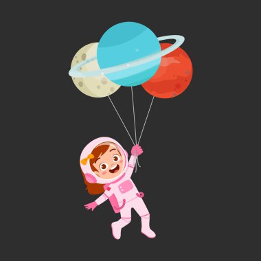 Astronot kostümü giyen ve elinde balon tutan küçük bir çocuk.