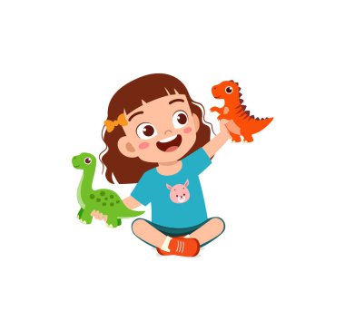Küçük çocuk dinozor oyuncağıyla oynar ve mutlu olur.