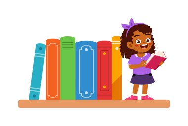 Küçük çocuk kütüphanede kitap okuyor.