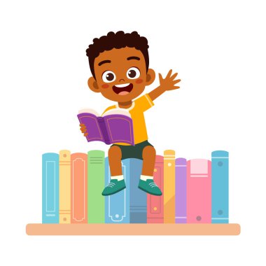 Küçük çocuk kütüphanede kitap okuyor.