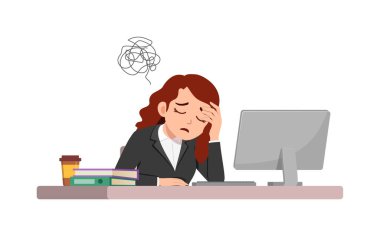 Kadın çalışan masa başında çalışıyor ve kafası karışık.