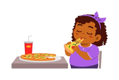 Küçük çocuk pizza yer ve mutlu olur.