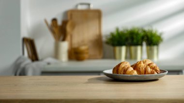 Fotokopi alanı ve mutfak arka planı olan ahşap masa yüzeyi