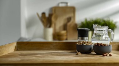 Fotokopi alanı ve mutfak arka planı olan ahşap masa yüzeyi