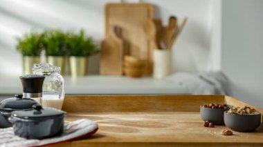 Fotokopi alanı ve mutfak arka planı olan ahşap masa yüzeyi