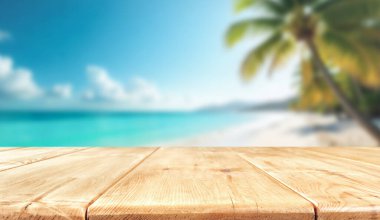 Bulanık deniz altyapısı olan boş ahşap güverte. ürün gösterimi montajı, yaz tatili konsepti.