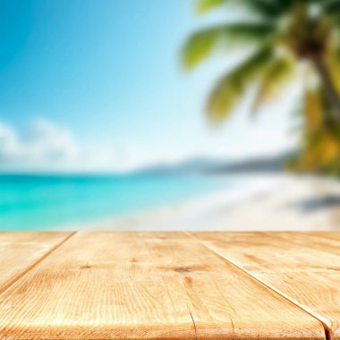 Bulanık deniz altyapısı olan boş ahşap güverte. ürün gösterimi montajı, yaz tatili konsepti.