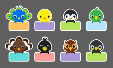 Bebek ismi için yapışkan etiketler. Sevimli çizgi film hayvanları şekilli not defterleri, not defterleri, renkli okul etiketleri, hatıra defterleri, kartlar, bebek partisi, davetiyeler. Vektör stok illüstrasyonu.