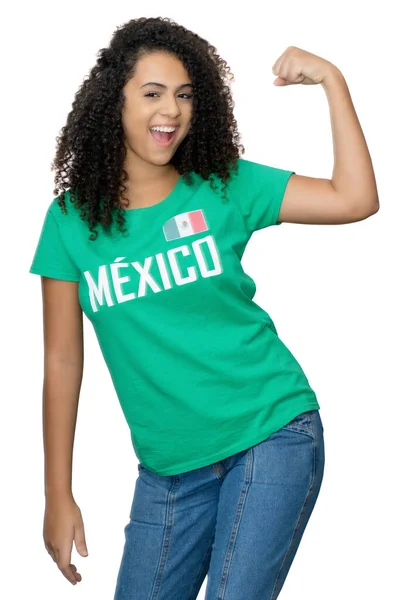 墨西哥漂亮的女足支持者 身穿绿色球衣 背景为白色 便于裁剪 — 图库照片