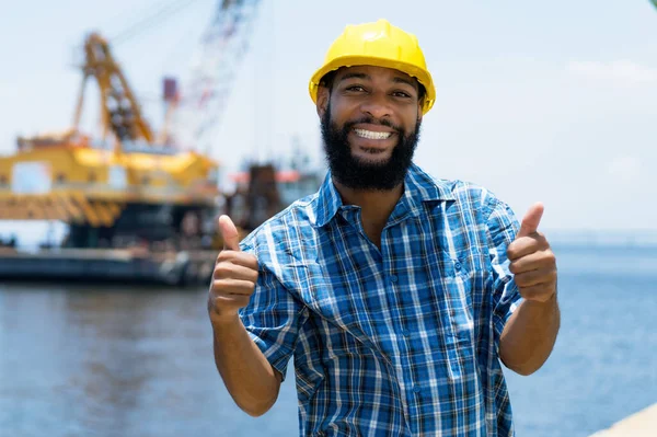 Trabalhador Africano Offshore Motivado Com Escavador Plattform Navio Oceano Azul — Fotografia de Stock