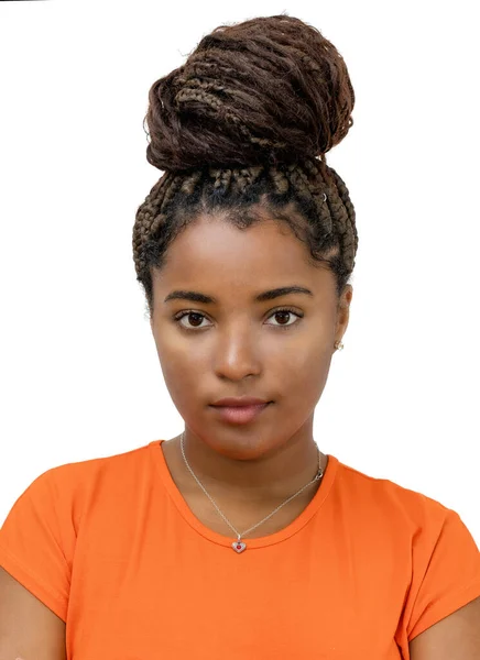 Φωτογραφία Διαβατηρίου Σοβαρής Νεαρής Ενήλικης Μαύρης Γυναίκας Σγουρά Μαλλιά Απομονωμένη — Φωτογραφία Αρχείου