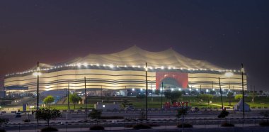 Doha, Katar - 10 Ekim 2022: Al Khor, Katar 'daki Al-Bayt Stadyumu, 2022 FIFA Dünya Kupası maçlarında zamanında kullanılmak üzere tasarlanmıştır.