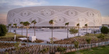 Thumama, Katar - Eylül 09.2022: Arkaplanda Al-Thumama Stadyumu