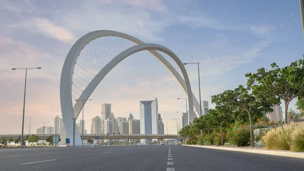 Doha Qatar Mayo 2022 Junio Puente Arco Doha Carretera Pública — Foto de Stock