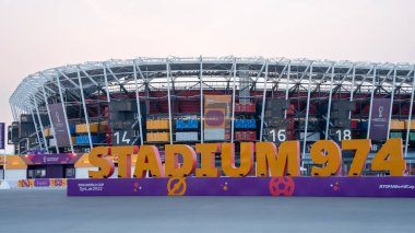 Doha, Qatar- 10.2022: Stadium 974, Katar 'ın başkenti Abu Aboud' da yer alan bir futbol stadyumu. 30 Kasım 2021 'de açıldı, 974 geri dönüşümlü konteynırdan yapılan geçici bir mekan..
