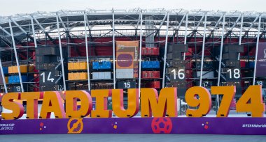 Doha, Qatar- 10.2022: Stadium 974, Katar 'ın başkenti Abu Aboud' da yer alan bir futbol stadyumu. 30 Kasım 2021 'de açıldı, 974 geri dönüşümlü konteynırdan yapılan geçici bir mekan..