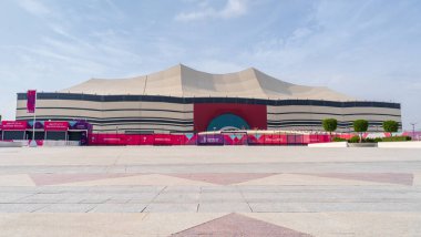 Doha, Katar - 11 Kasım 2022: El-Bayt Stadyumu, Katar 'ın El-Khor kentinde bulunan bir futbol stadyumudur.