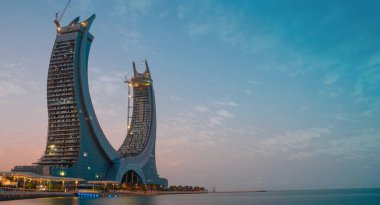 Doha, Qatar- Temmuz 02.2022: Lusail Hilal Kulesi yapım aşamasında