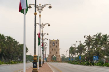 Salalah, Umman Sultanı - 20 Kasım 2023: Saat Kulesi (Burj An Nahdah) - Salalah 'ın bir simgesi