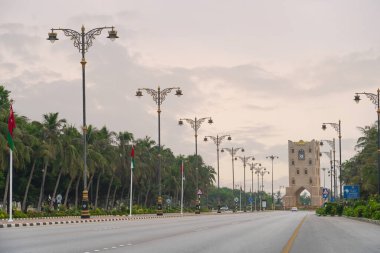 Salalah, Umman Sultanı - 20 Kasım 2023: Saat Kulesi (Burj An Nahdah) - Salalah 'ın bir simgesi