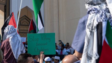 Doha, Katar - 9 Aralık 2023 - Katar 'da Gazze halkına destek vermek amacıyla Katar' da dayanışma protestosu.