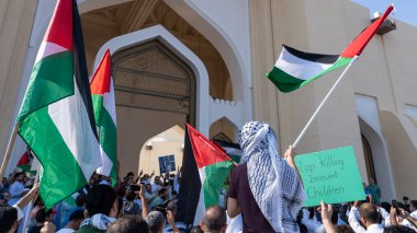 Doha, Katar - 9 Aralık 2023 - Katar 'da Gazze halkına destek vermek amacıyla Katar' da dayanışma protestosu.