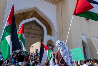 Doha, Katar - 9 Aralık 2023 - Katar 'da Gazze halkına destek vermek amacıyla Katar' da dayanışma protestosu.