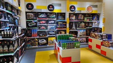 Dubai, Birleşik Arap Emirlikleri: Lego mağazasında oyuncaklar sergileniyor.