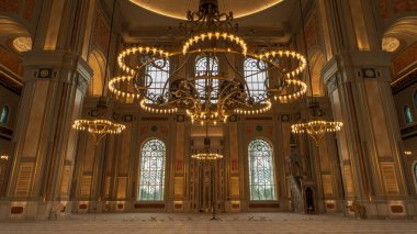 İnci, Doha, Katar - 12 Aralık 2023: Yeni açılan Hamad bin Jassim Camii (İnci Adası)