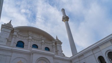 İnci, Doha, Katar - 12 Aralık 2023: Yeni açılan Hamad bin Jassim Camii (İnci Adası)