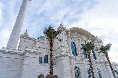 İnci, Doha, Katar - 12 Aralık 2023: Yeni açılan Hamad bin Jassim Camii (İnci Adası)