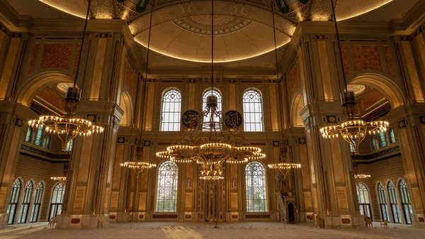 İnci, Doha, Katar - 12 Aralık 2023: Yeni açılan Hamad bin Jassim Camii (İnci Adası)